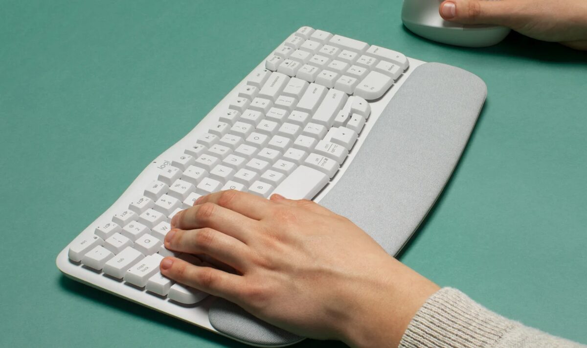 Alternative view of Logitech - WAVE KEYS 軟墊手託 無線 人體工學鍵盤 - 珍珠白