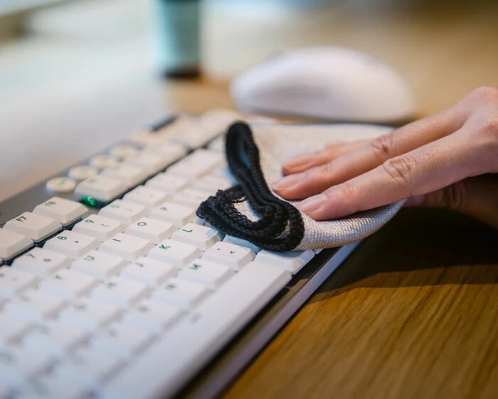 Alternative view of OVNU - 電子專用便攜消毒噴霧套裝｜消毒清潔噴霧（100ml）＋ 專用抗菌毛巾（2條） (40038)