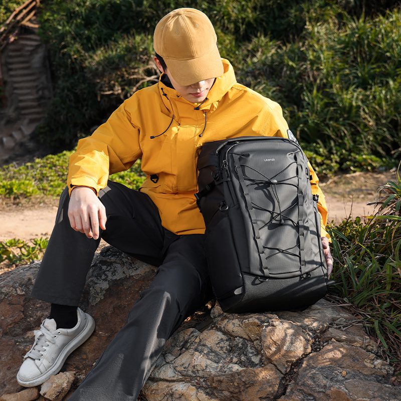 ULANZI - AB01 38L 大容量泰山户外雙肩攝影背包 | 可拆卸隔板 | 內建 Apple 官方授權 U-tag 定位器 | Apple Find My | EVA減壓散熱背板 | 51011001-B157 - Image 9