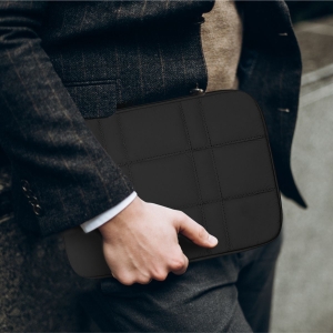 AMAZINGTHING 羽絨款筆記本電腦包 輕巧時尚的 13 吋 MacBookiPad 平板電腦袋 8211 黑色