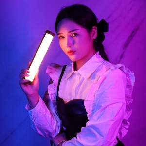 ULANZI 優籃子 VL110RGB 便攜式補光棒 8211 黑色  雙色溫拼接  120 光照角度  支持多根棒燈拼接  48540001-2660
