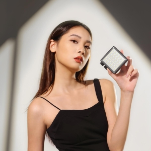 ULANZI 優籃子 LE20 20W RGB攝影補光燈 8211 黑色  智慧控溫  PD快充  CRI高達95  2500-9000K色溫  3200lux  48935001-L090